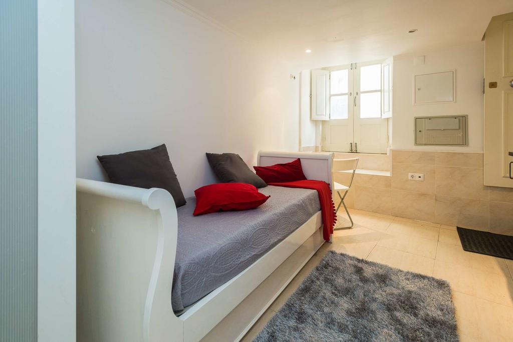 Low Cost - Historic City Center Rc Apartment Lisbon Exterior photo